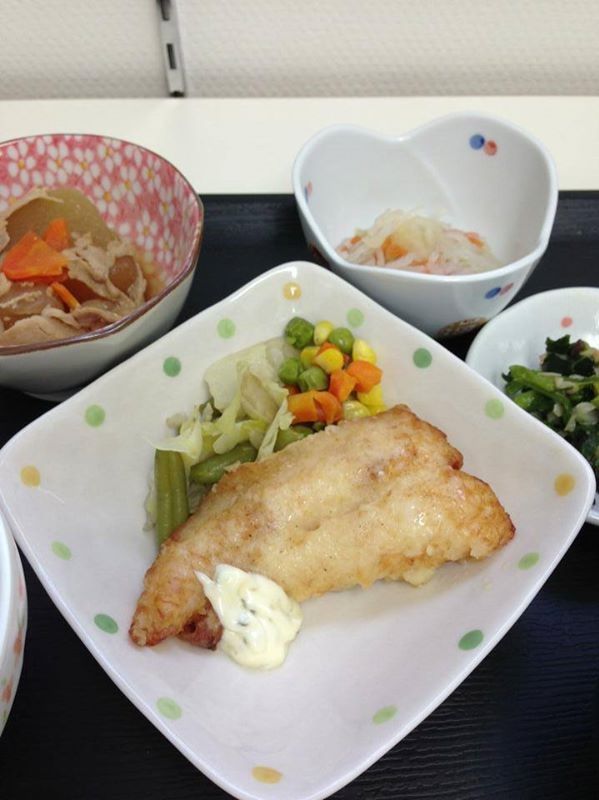 「ワールドステイののいち」のお食事。色彩のいい、バランスの取れた食事。