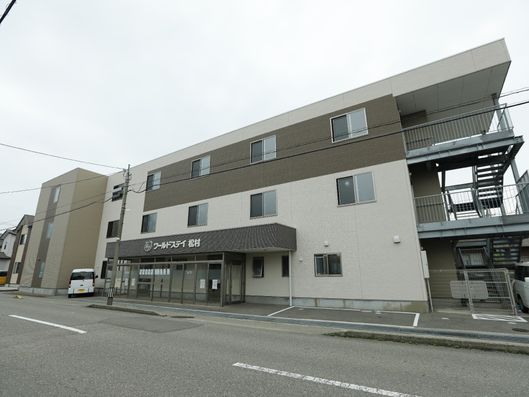 非常階段と道路