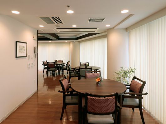 フロアダイニング