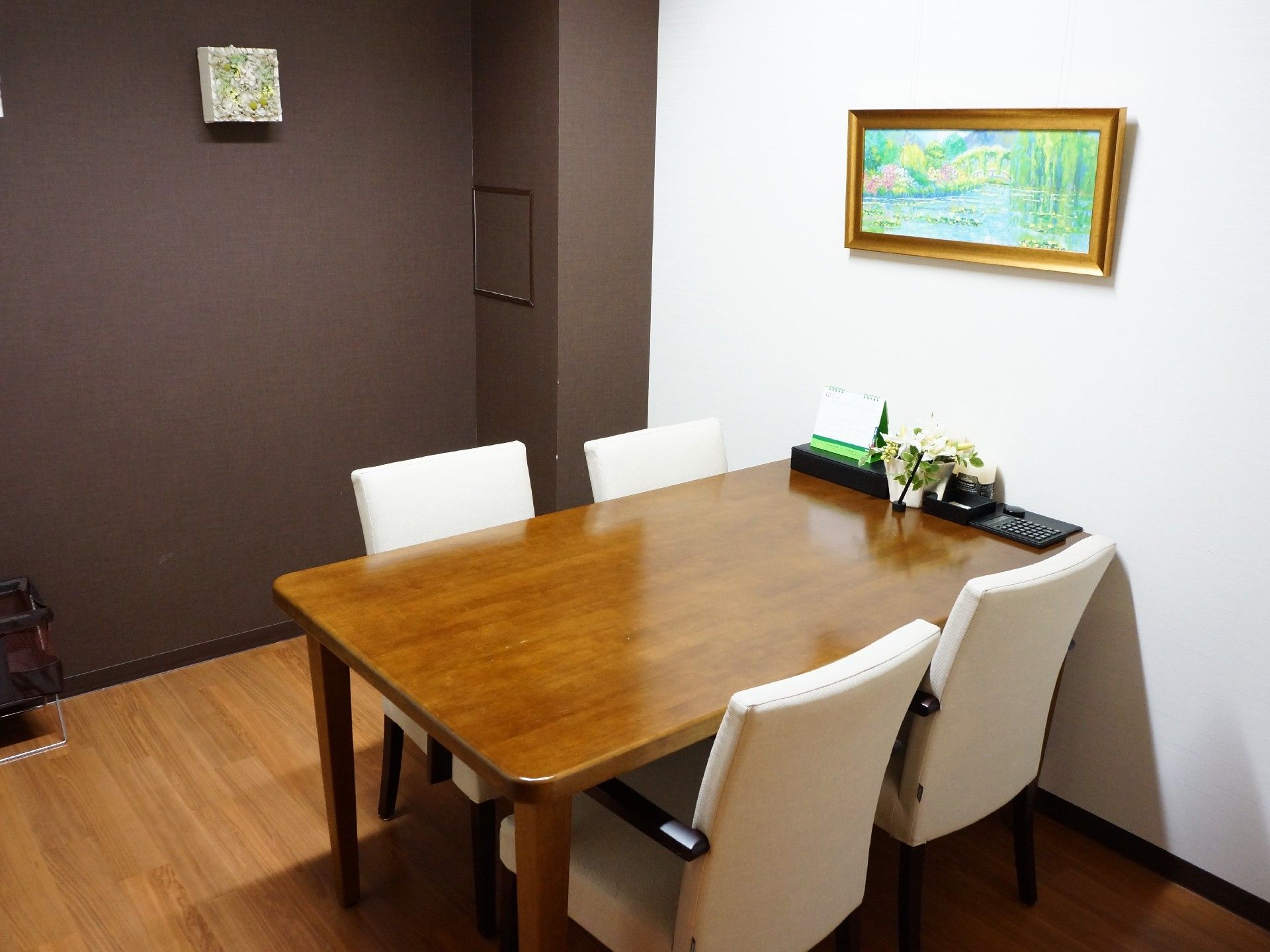 入居者、家族の方とのご相談などで利用する部屋。他の方に聞かれたくないプライベートな相談もここで受け付ける。