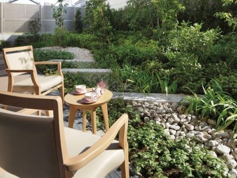 「ウエルケアテラス氷川台」ミニガーデン。四季折々の風情を感じ取れる。