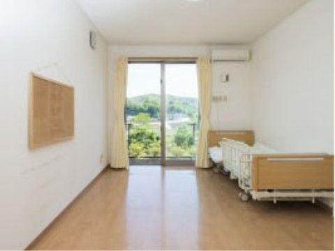 各居室にエアコンが完備されており、好きな温度に調整ができる。愛用の家具が置けるようにスペースにゆとりがある。