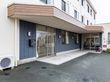 入り口が広々とした施設