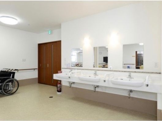 食堂内洗顔スペース