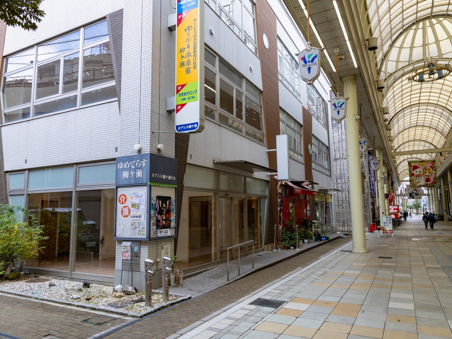 商店街の建物外観