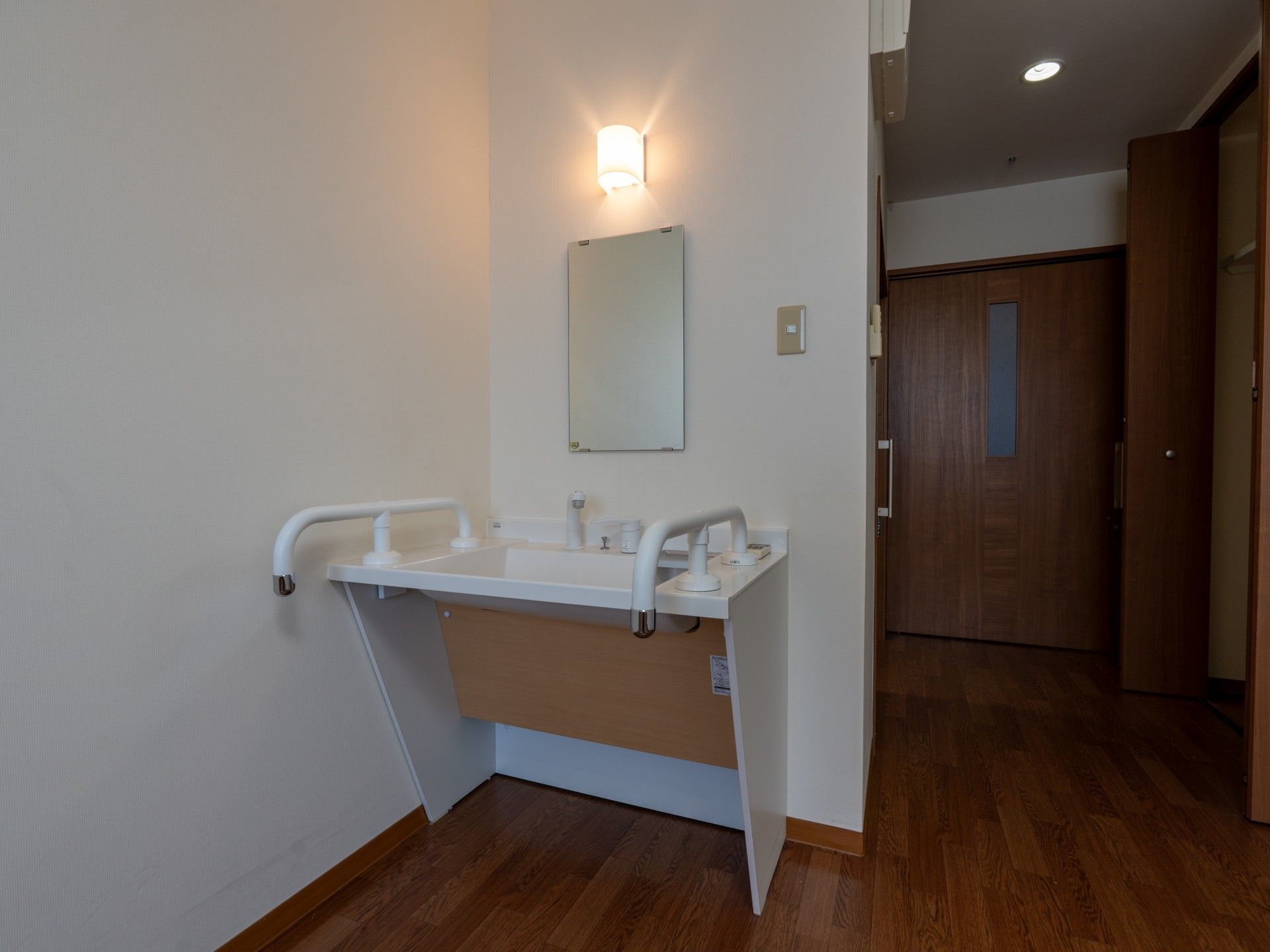 手すり付き洗面台