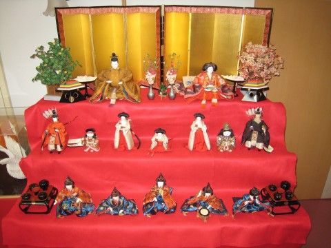 「アンダンテ神栖」の雛人形。インテリアを自由に飾り付けている。