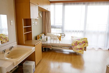 明るい個室の一角