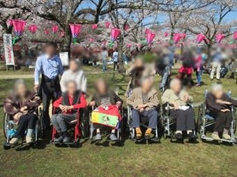 桜の下での集い