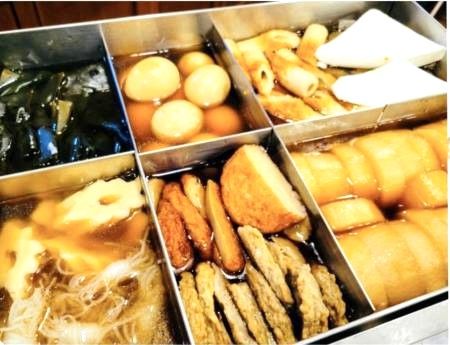 和食を盛り付けた食事セット