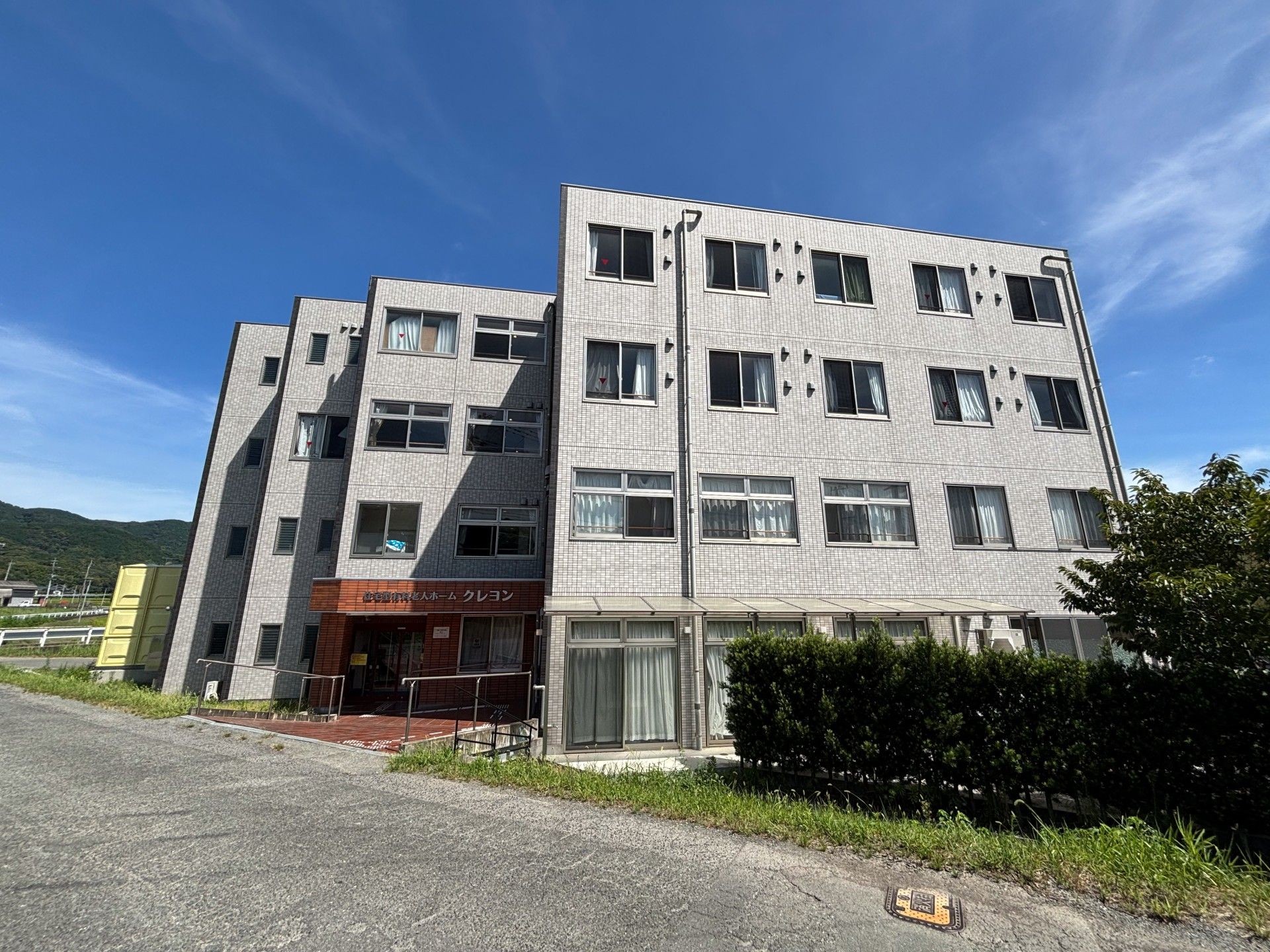 多階層の建物外観