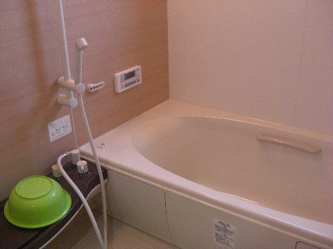 シャワーのある浴室