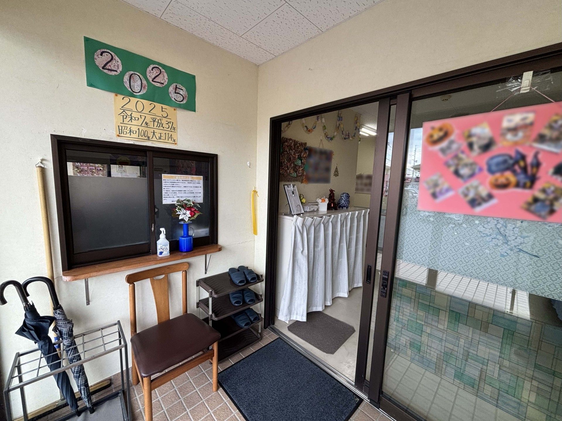 受付と入り口の様子