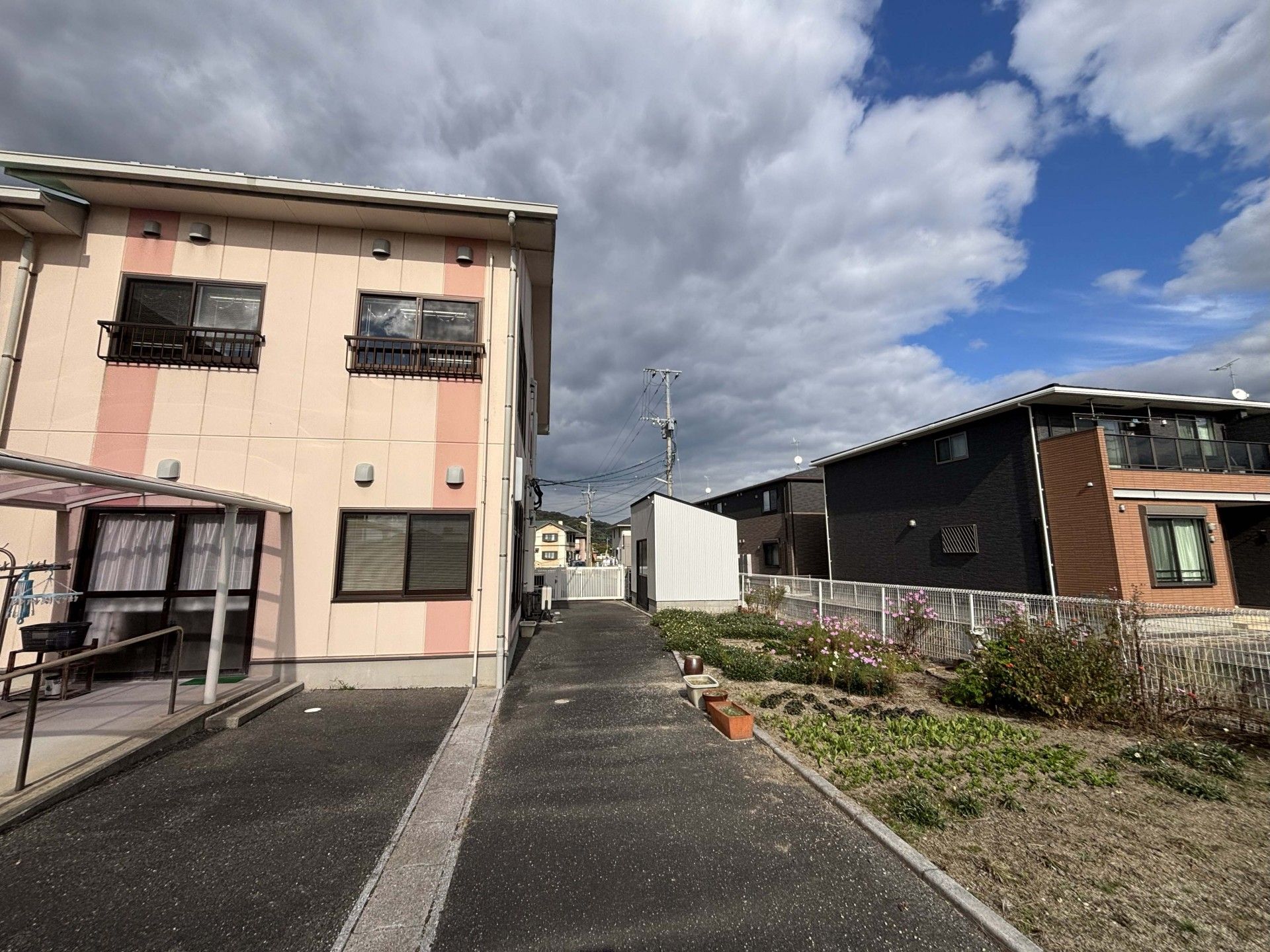 建物と庭の通路