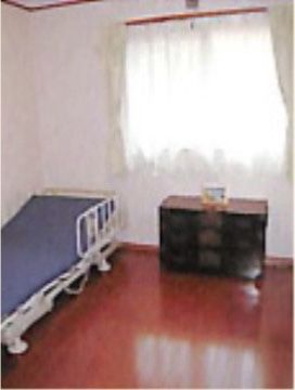 入居者様がひとりの時間を有意義に過ごすことのできるよう、居室は全て個室タイプとなっており、ベッドや収納家具を置いても十分な広さがある。