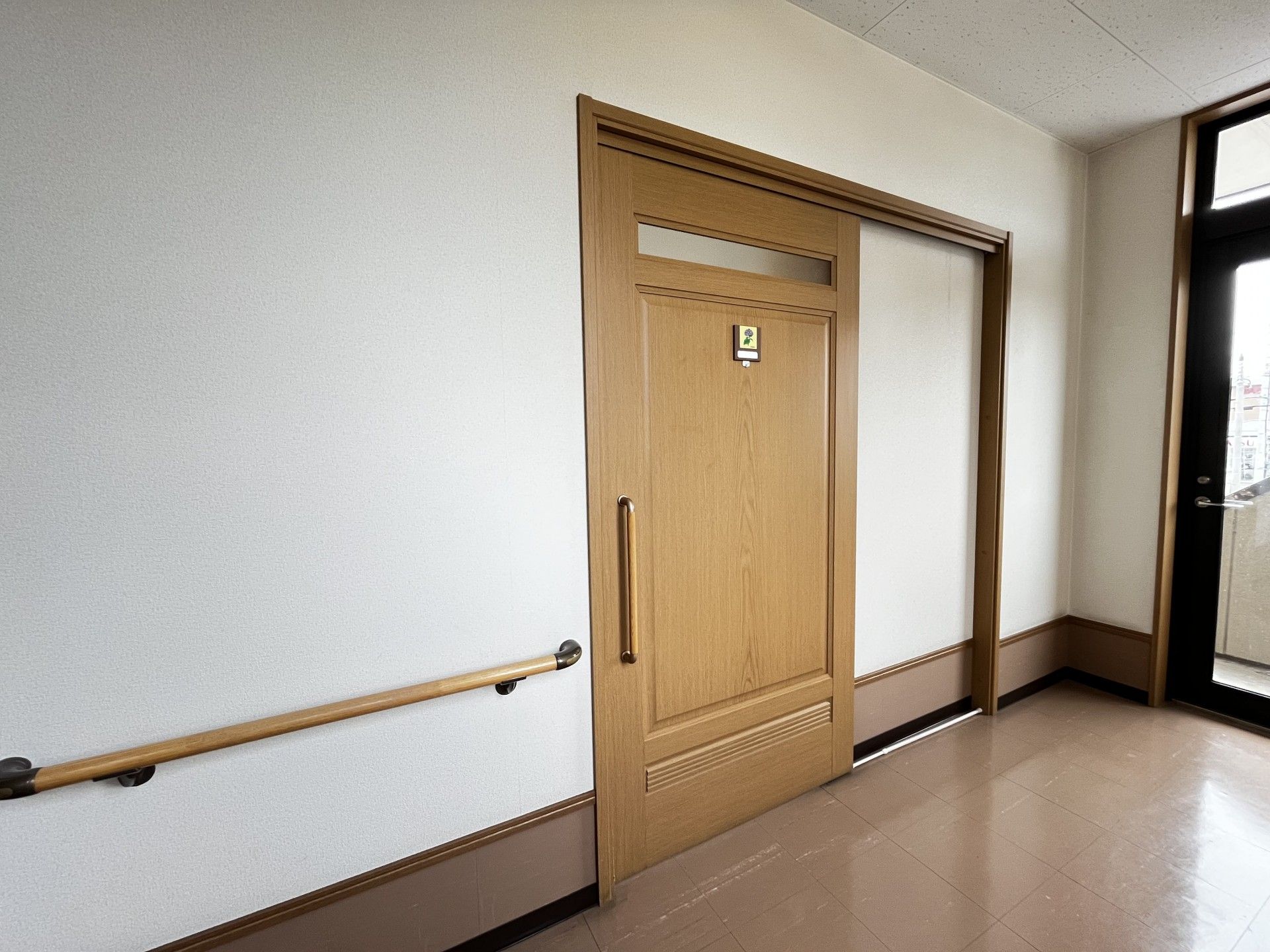 手すり付きの廊下