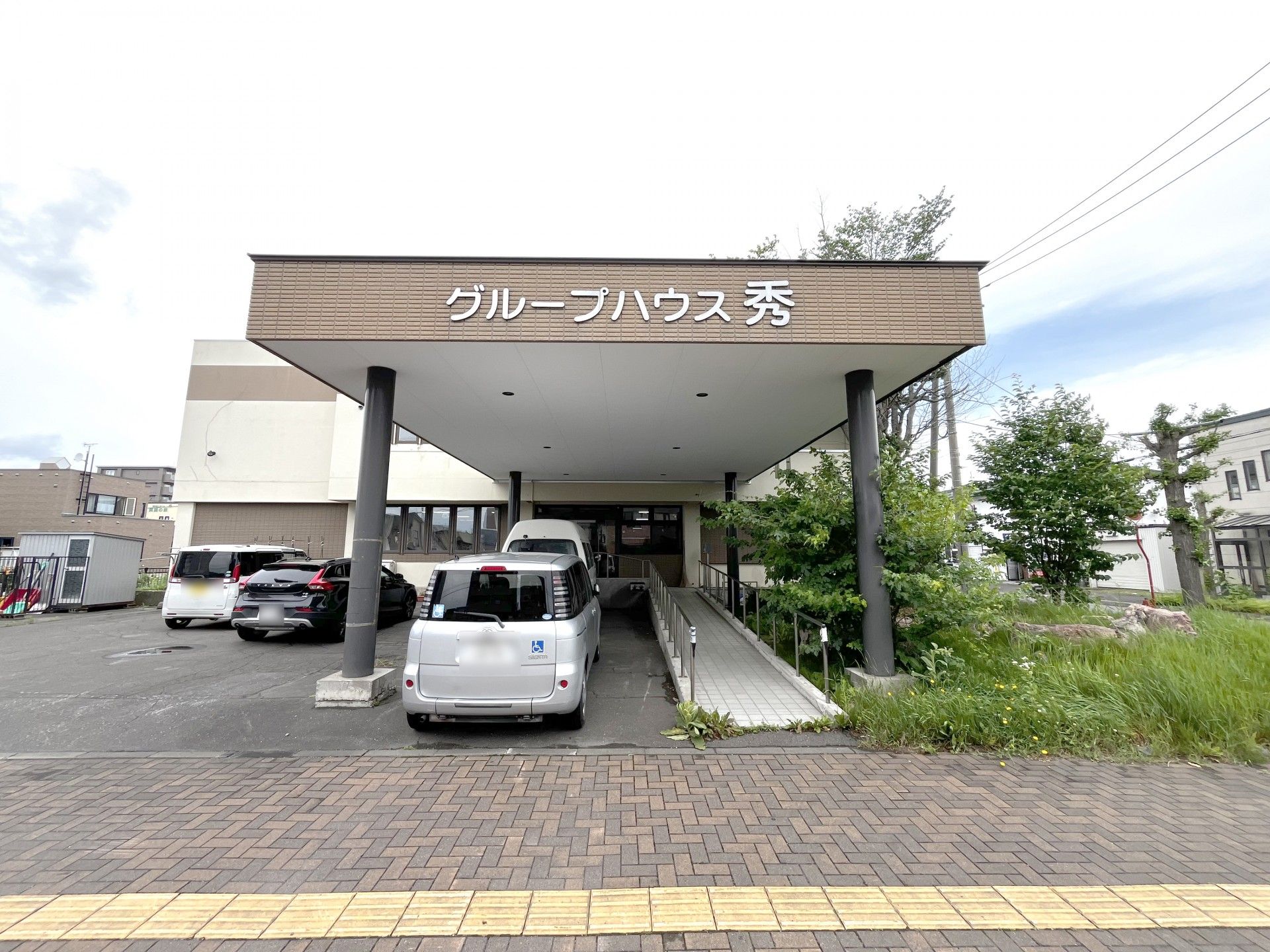 エントランスの外観