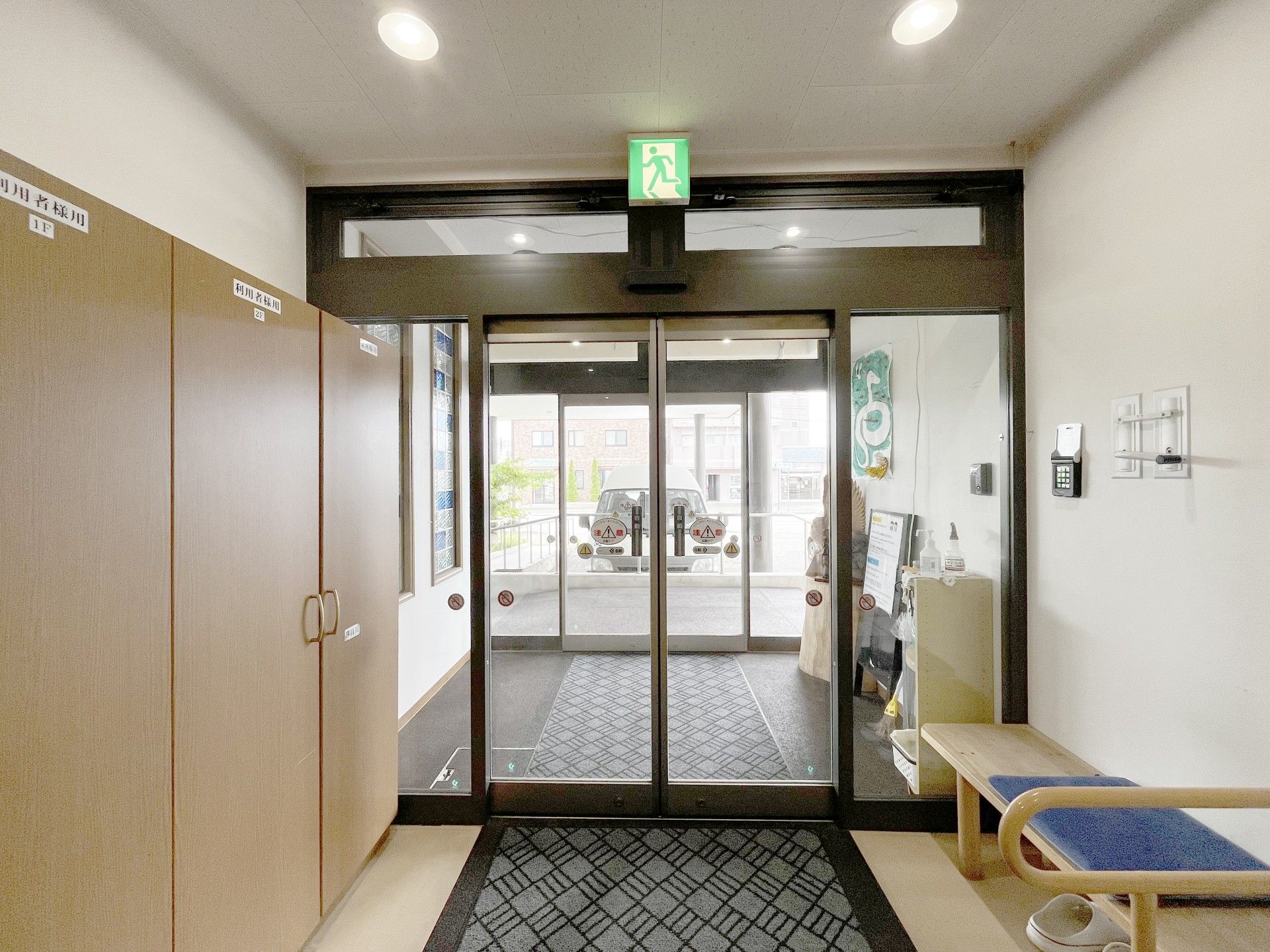 自動ドアのある玄関