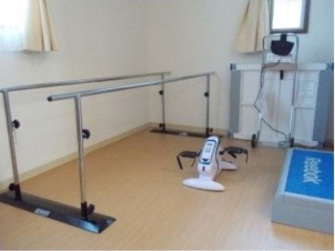 入居者様の健康を維持するため、さまざまな機器を設置している。歩行訓練や体力づくりなど、思うように利用することができる。