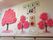 壁に「はなまる桜」と貼られており、３本の桜とうぐいすが描かれている。花の部分は、立体的になっている。