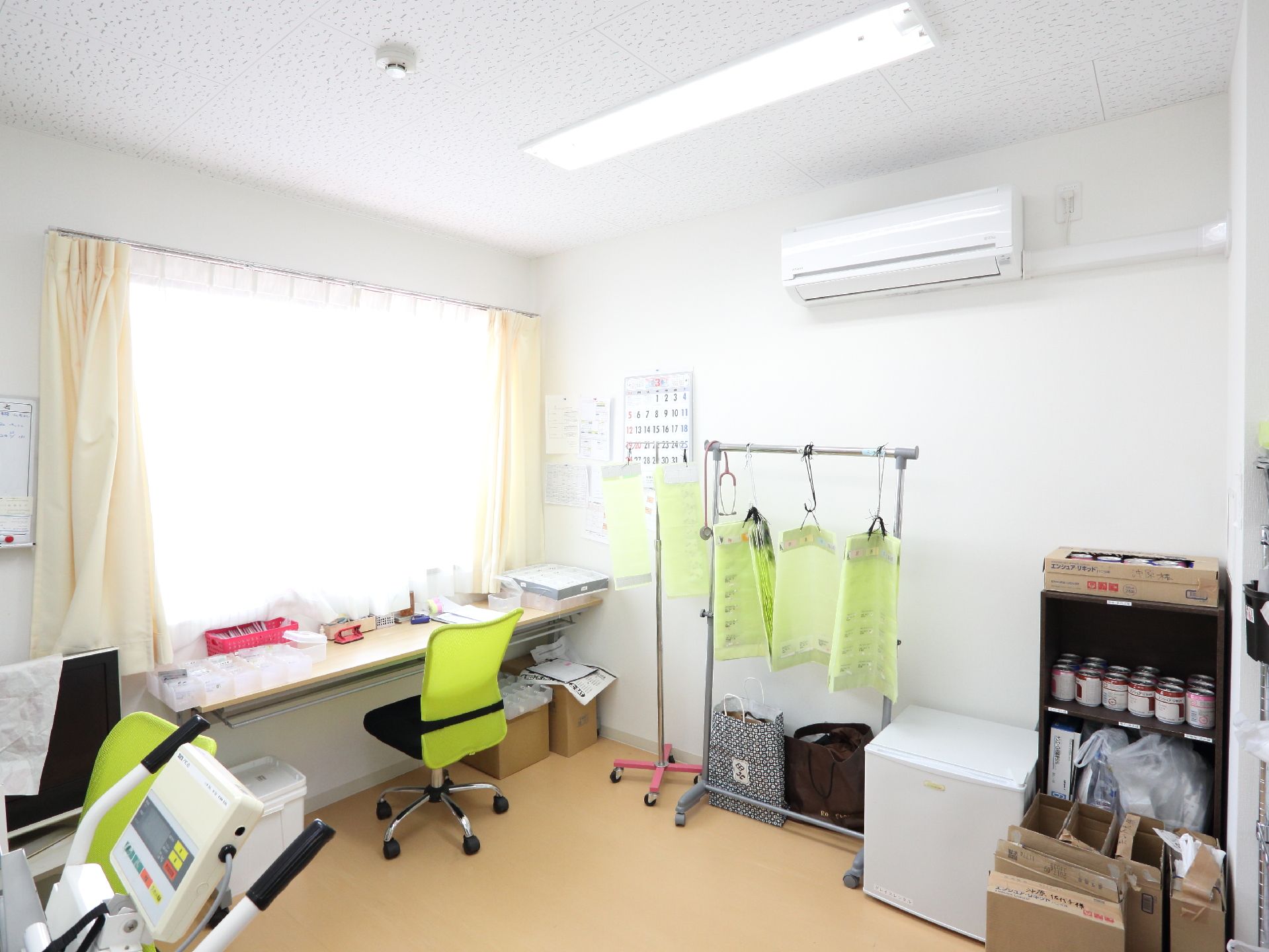 入居者様の健康管理を一人ひとり細やかにおこなえるよう、健康管理室を設けている。室内は明るく清潔に保たれている。