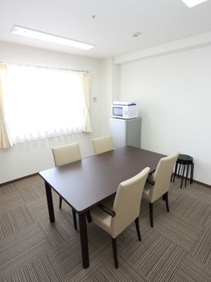 落ち着いた色合いのインテリア