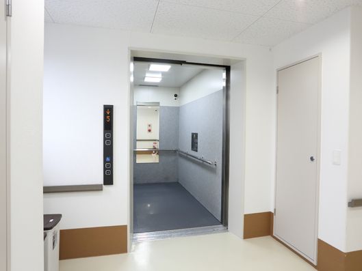 車椅子のご利用にも配慮されたエレベーター