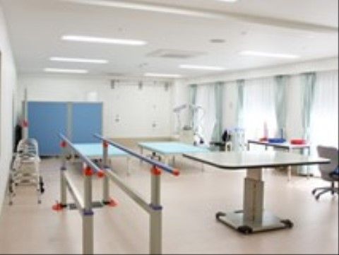 歩行訓練やストレッチ、器具を使った運動などができるリハビリ室