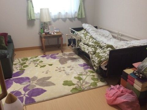 「サービス付き高齢者向け住宅 長楽」の居室。お好きな家具を配置して、自分だけの部屋の演出ができる。