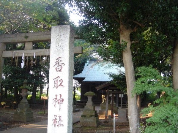 「エルダーホーム上本郷」の周辺神社。成就の祈願を神社でお参りに。