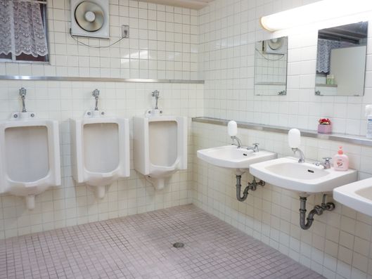 タイル張りのトイレ