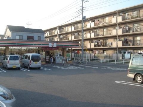 「エルダーホーム新松戸」の近隣のコンビニ。近くにコンビニがあるのは、嬉しいこと。
