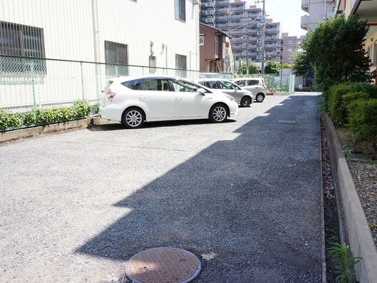 施設横の駐車場