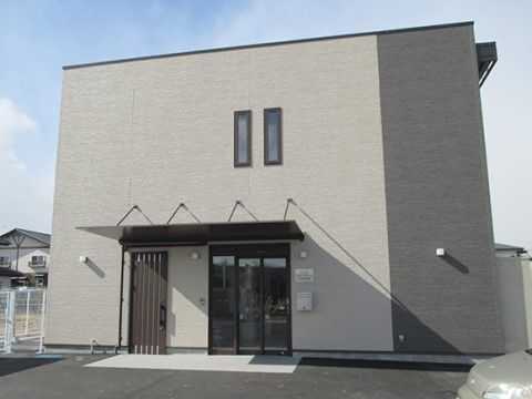 デザインがシンプルな施設である。駅から徒歩約８分とアクセスしやすい立地なので、外出の際もとても楽である。