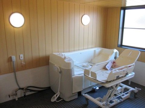 「アンサンブル浜松尾野」の浴室。入浴介助用の設備を整えている浴室。