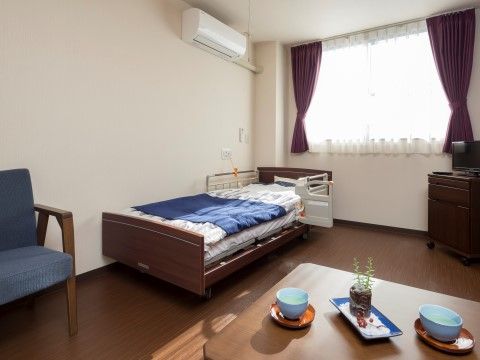 「アンサンブル浜松尾野」のモデルルーム。ご自宅のようにくつろげるシンプルな洋室。