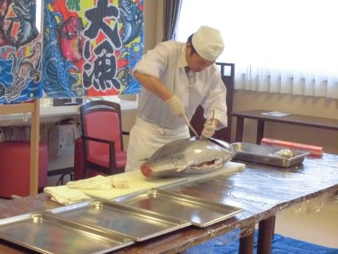 「アンサンブル浜松尾野」のイベント。魚の解体ショーなど、食に関するイベントを実施している。