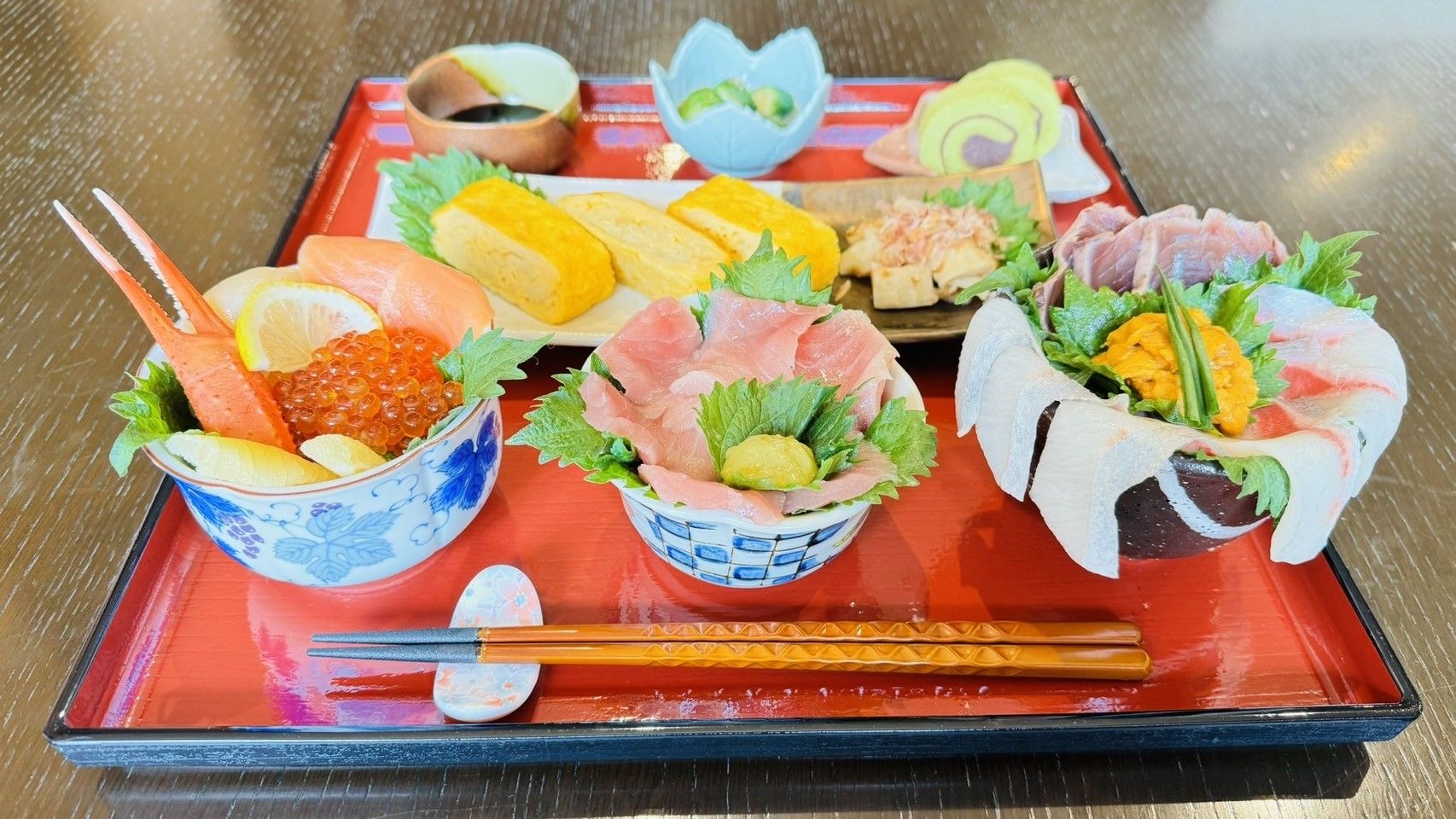 施設内には個別対応が可能なレストランがあり、数多くある献立の中から食べたいメニューを注文することができる。