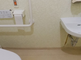 介護施設の清潔なトイレの様子