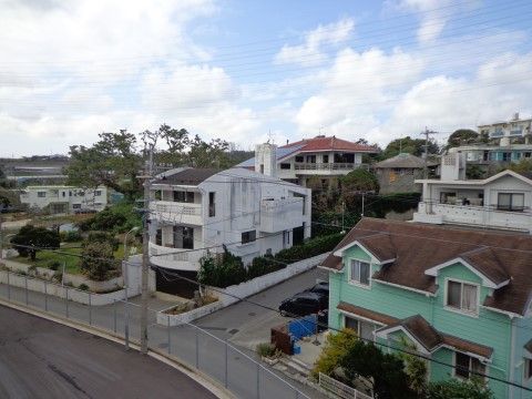 「ここいち「池原」」の居室からの風景。居室窓から覗くと、街を眺めることができる。