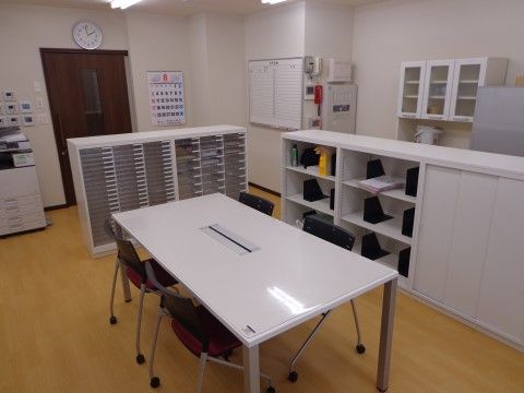 「ここいち「池原」」のスタッフルーム。気になること、相談ごとはスタッフが対応する。