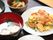 食事は栄養面だけではなく、彩にも気を配っている。料理によってお皿を変えるなど、目で見ても楽しめるように配慮されている。