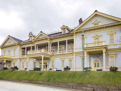 明治時代に建てられた洋館はコロニアルスタイルで、国の需要文化財である。現在は中を見学できるほか、コンサートなども開かれる。
