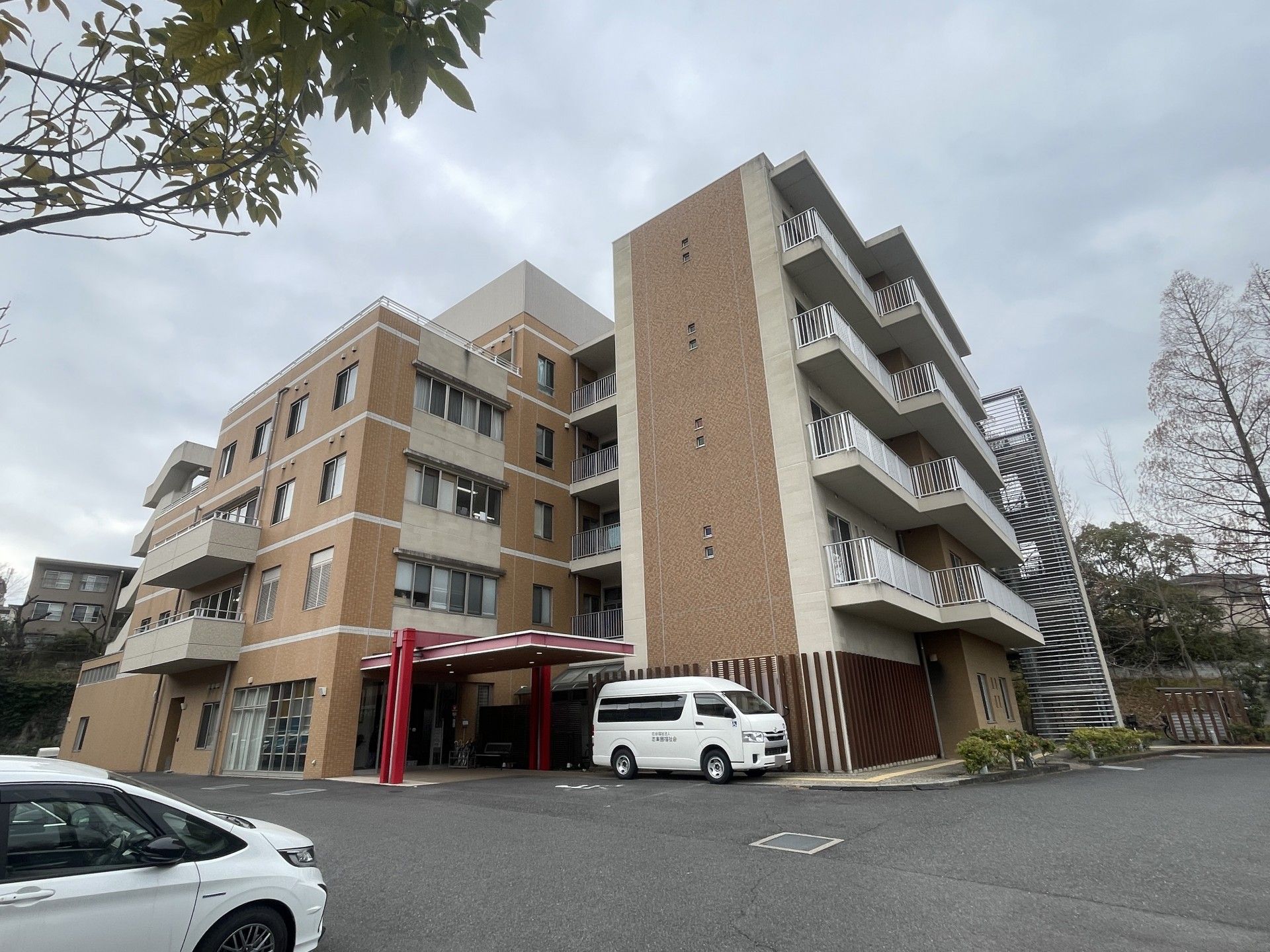 立派な建物の外観