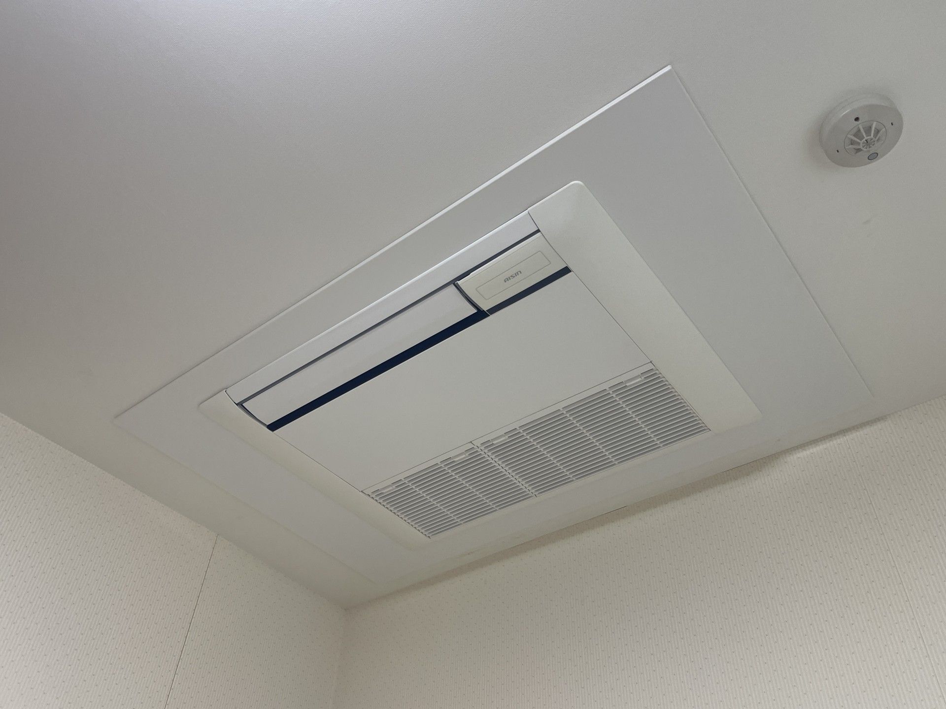 天井の空調設備
