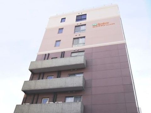 すっきりとした外観で、ご訪問の際にもすぐに場所を確認できる。伊予鉄大手町駅から徒歩３分で、ご訪問にもとても便利である。