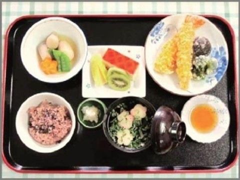彩那テラス尼崎の食事。栄養バランスがしっかりと管理された料理を提供している。