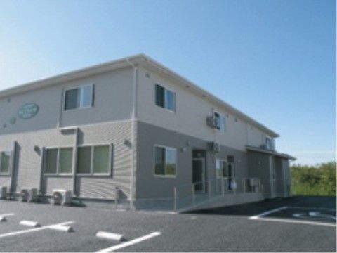 まごころの家 日立北の外観。２階建ての施設。
