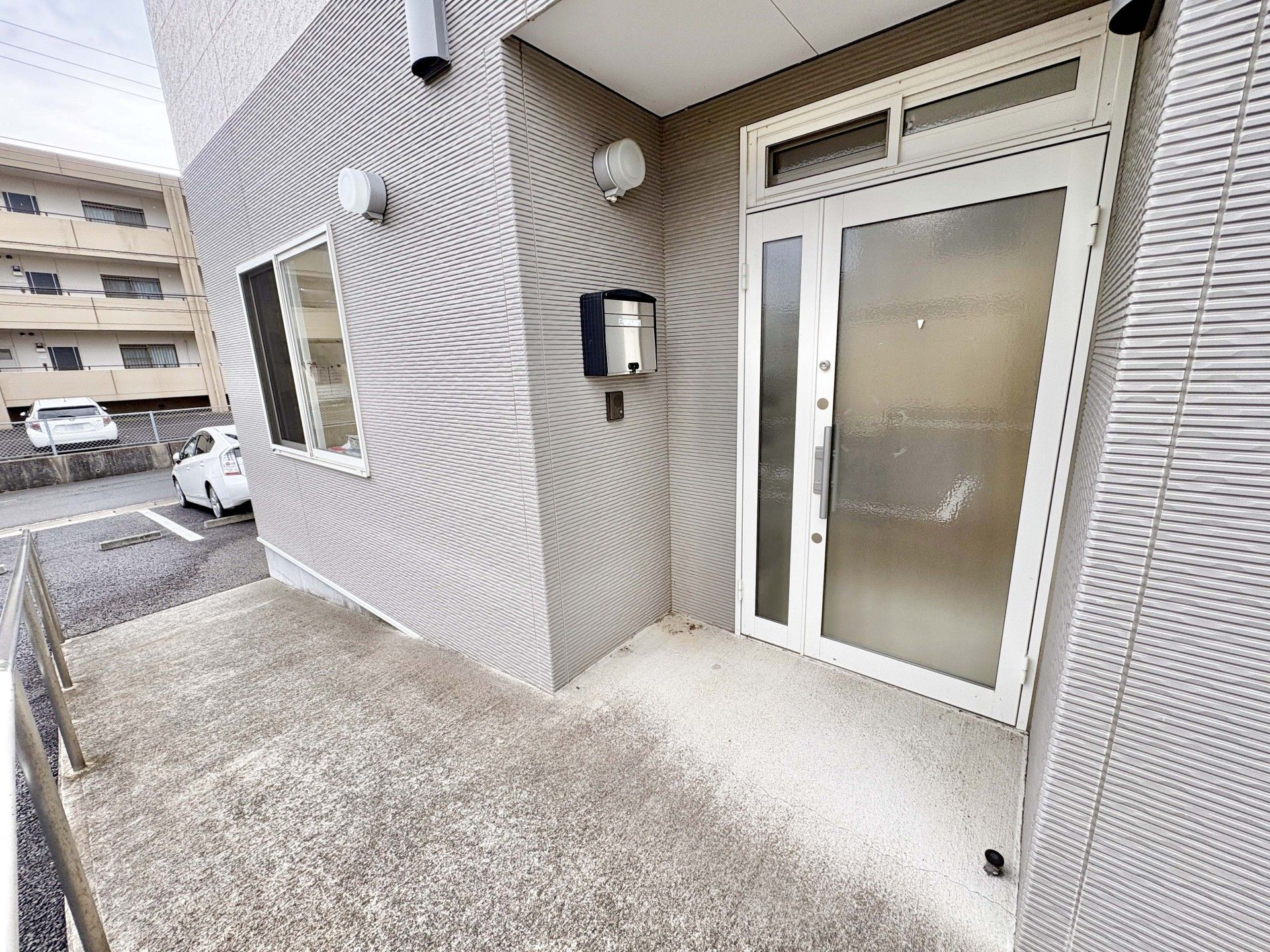 スロープ付きの玄関