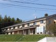 2階建ての施設は自然に囲まれた見晴らしの良い土地にある。穏やかで快適な毎日をのんびりと過ごすことができる。